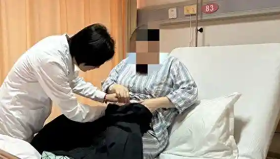上海一女子肚子里竟掏出4米长的……医生：很多人都有，但没症状