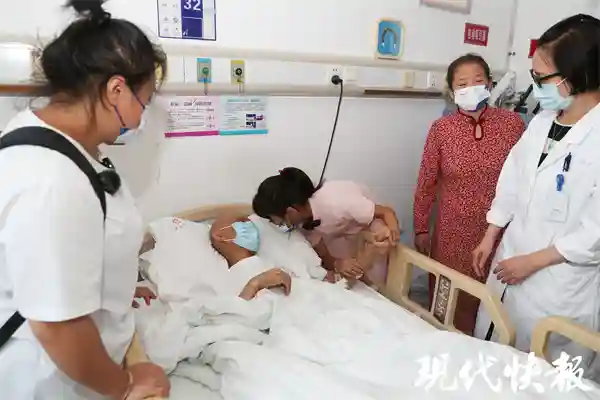 10岁女孩捐髓救父，时隔40天终于团聚