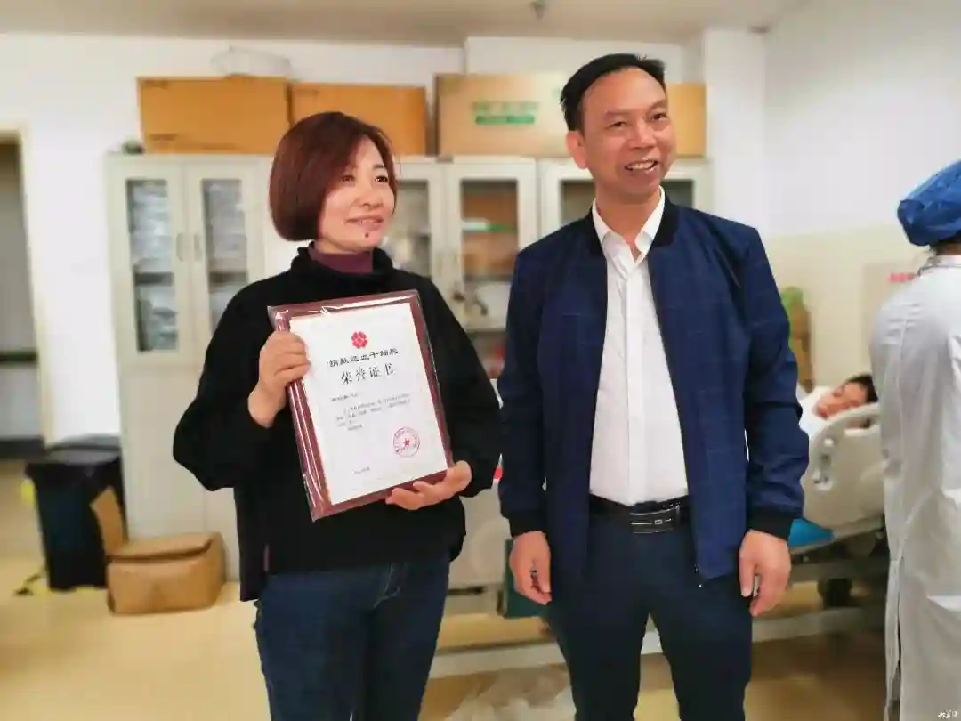 26岁医生捐献造血干细胞：这是送给即将出世孩子最好的礼物