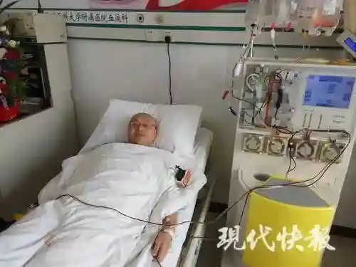 医生偷偷请假几天, 却被同事拆穿! 万万 没想到…