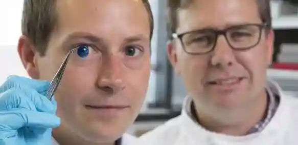 英国纽卡斯尔大学3D打印出世界首例人工眼膜，千万盲人将重获光明